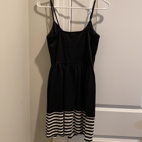 Juniors dress in black with adjustable straps - Picture 2 of 2
